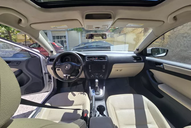 Auto in Vendita a Durazzo, Volkswagen, 2013 gasoline-gas,Kambio Automatik Pagamento 75,000  Euro.