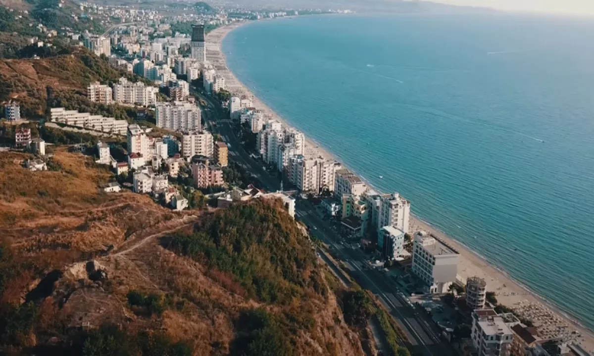 Shtepi ne shitje Apartament ne Durres, 1+1, Mobilimi E mobiluar, Pagesa 1,400,000  Euro.