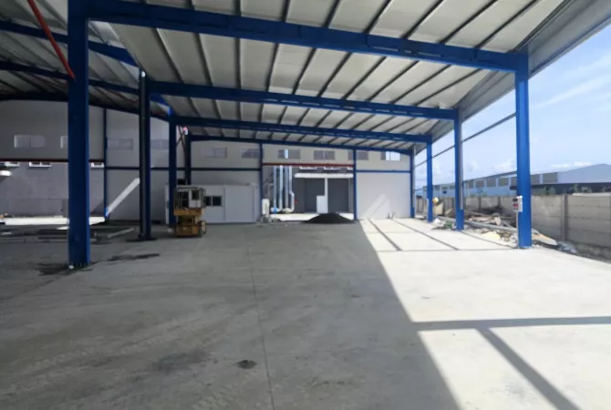 JEPET ME QERA KAPANON NË AUTOSTRADËN TIRANË - DURRËS 