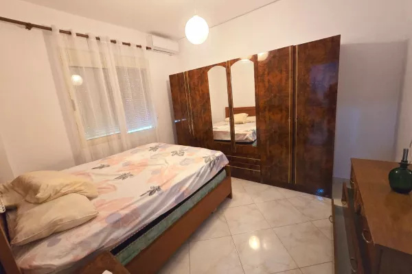 Shtepi me qera Apartament ne Durres, 1+1, Mobilimi E mobiluar, Pagesa 30,000  Leke.