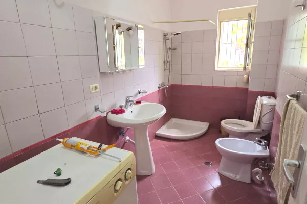 Shtepi me qera Apartament ne Durres, 1+1, Mobilimi E mobiluar, Pagesa 30,000  Leke.