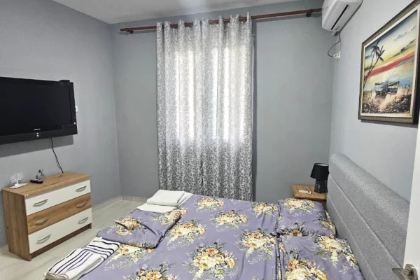 Shtepi me qera Apartament ne Durres, 1+1, Mobilimi E mobiluar, Pagesa 300  Euro.