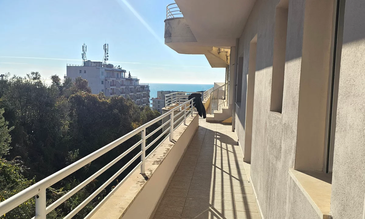 Shtepi ne shitje Apartament ne Durres, 2+1, Mobilimi E mobiluar, Pagesa 80,000  Euro.