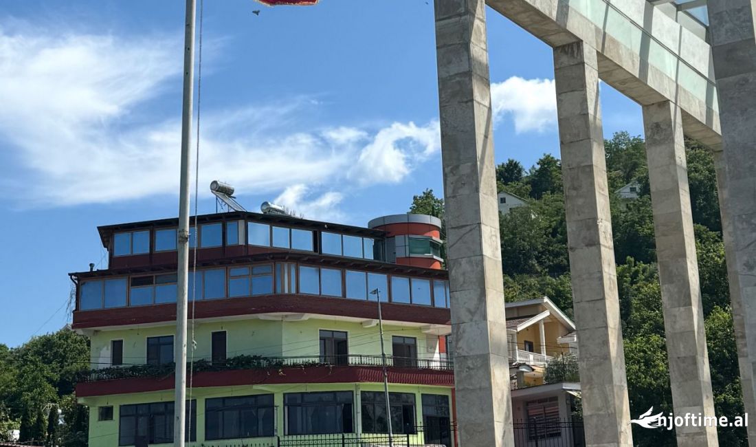 Jepet me Qera Ndertesa 4 kateshe me Super Pamje te Memoriali i Skenderbeut Lezhe 