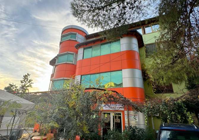 Ambiente Commerciale in Affitto 2+1 a Alessio - 3,000 Euro