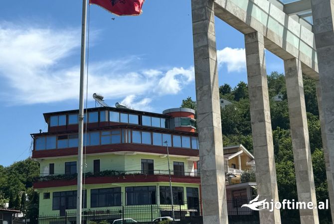 Jepet me Qera Ndertesa 4 kateshe me Super Pamje te Memoriali i Skenderbeut Lezhë 
