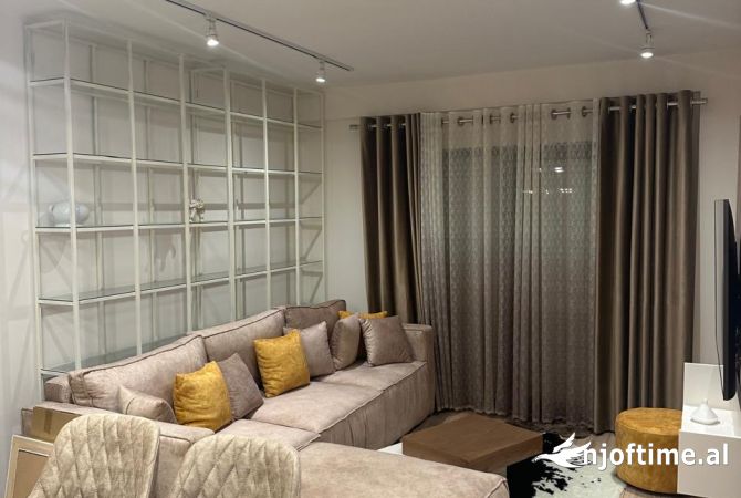 Jepet me qera apartament 2+1 tek Kopshti Botanik