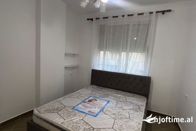 Shtepi me qera Apartament ne Tirane, 2+1, Mobilimi E mobiluar, Pagesa 400  Euro.