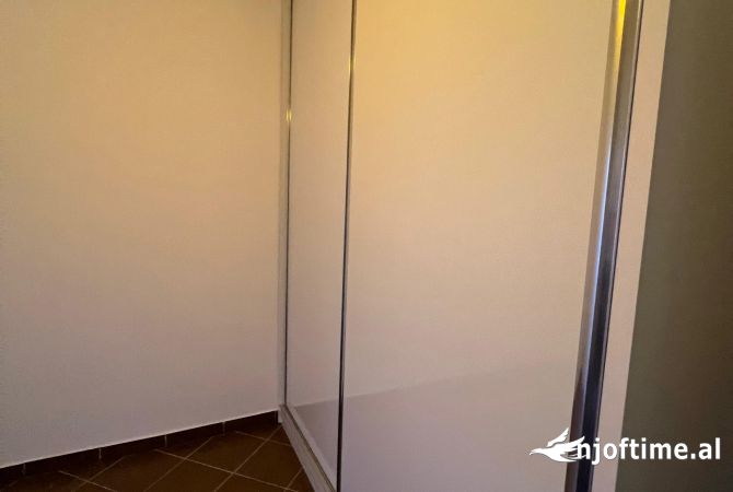 Shtepi me qera Apartament ne Tirane, 2+1, Mobilimi E mobiluar, Pagesa 400  Euro.