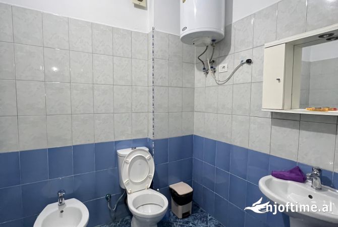 Shtepi me qera Apartament ne Tirane, 2+1, Mobilimi E mobiluar, Pagesa 400  Euro.