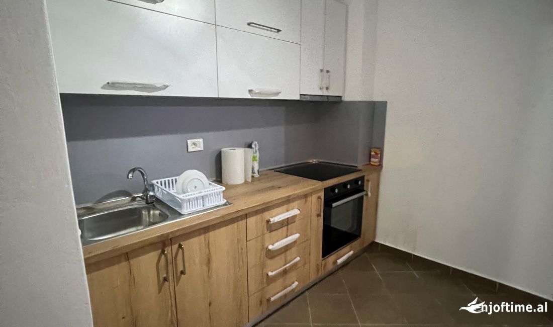 Shtepi me qera Apartament ne Tirane, 2+1, Mobilimi E mobiluar, Pagesa 400  Euro.