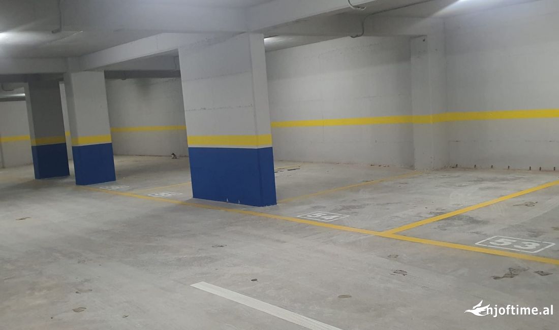 Jepen me Qera 10 vende parkimi ne Qender te Kamzes