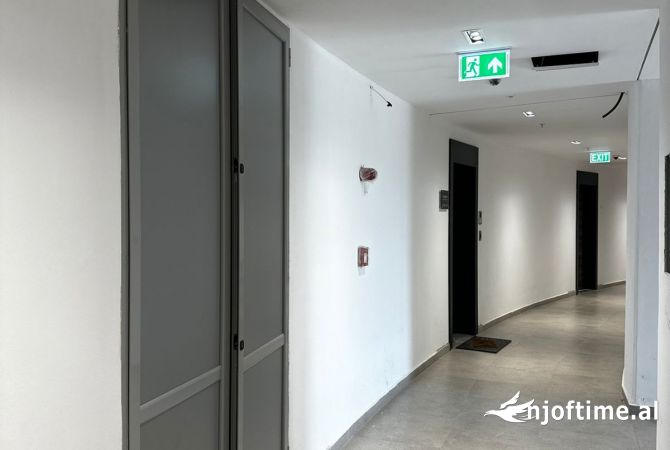 Jepen Ambjente me Qera per Zyra tek Rruga e Kosovarve tek Lake View