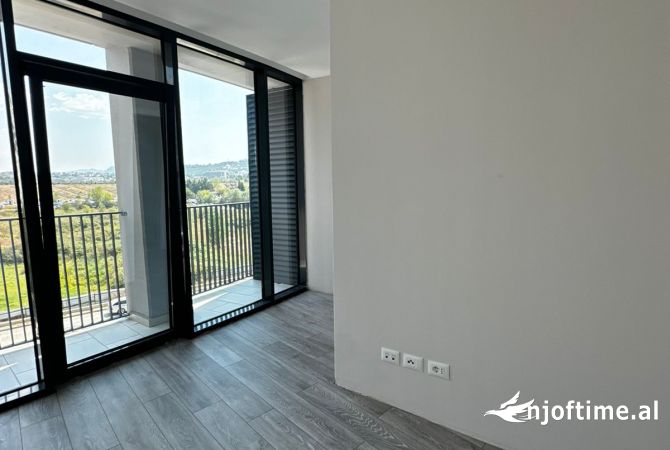 Jepen Ambjente me Qera per Zyra tek Rruga e Kosovarve tek Lake View