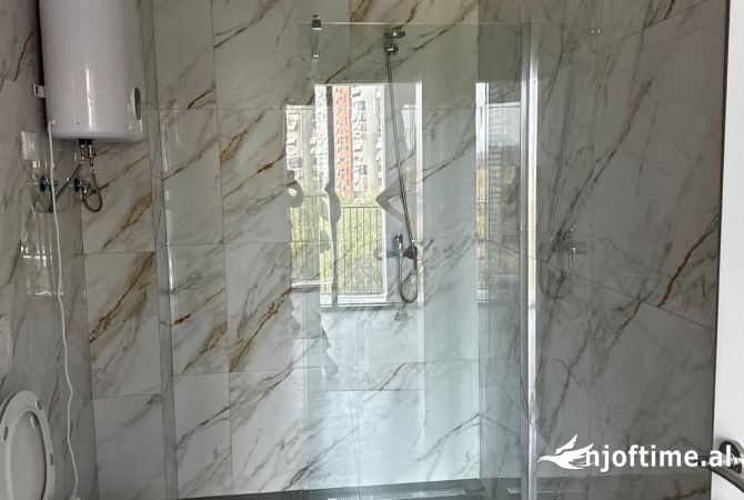 Jepen Ambjente me Qera per Zyra tek Rruga e Kosovarve tek Lake View