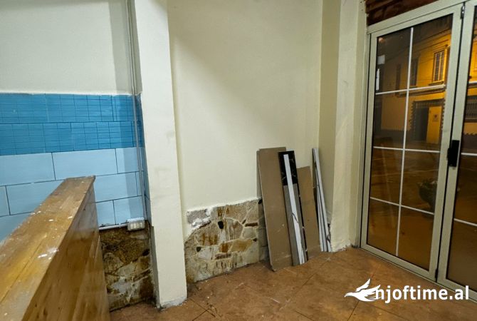 Ambiente Commerciale in Affitto 2+1 a Tirana - 600 Euro