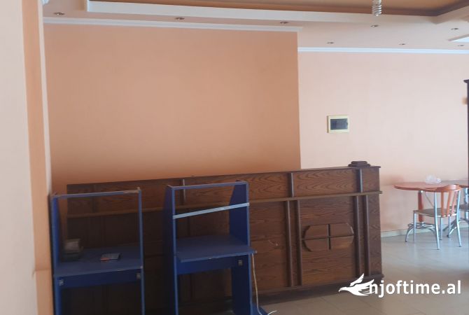 Jepet me Qera Ambiente per Biznes