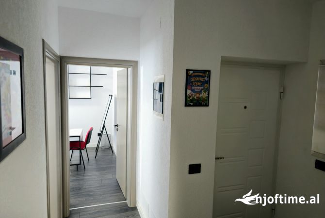 Ambiente Commerciale in Affitto 3+1 a Tirana - 800 Euro