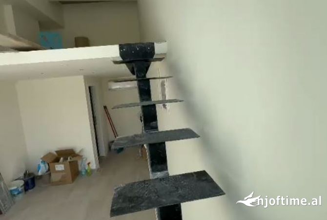 Ambiente Commerciale in Affitto 3+1 a Tirana - 1,200 Euro