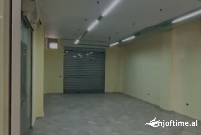 Ambiente Commerciale in Affitto 1+1 a Tirana - 1,000 Euro