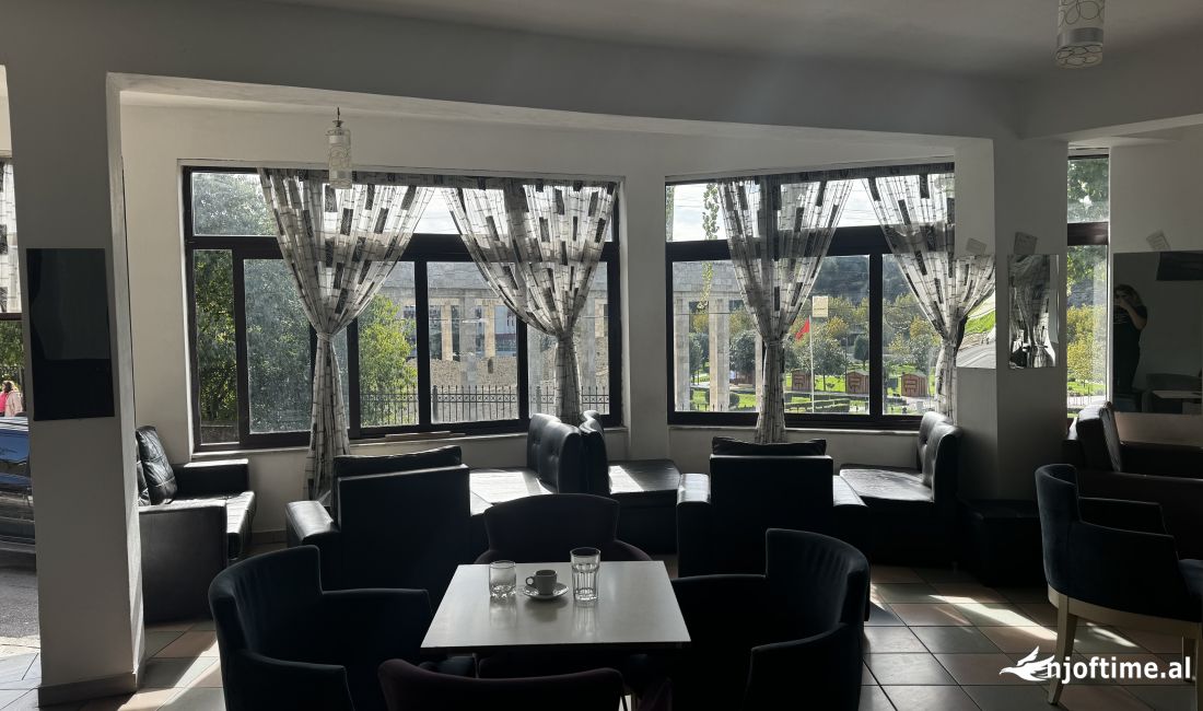 JEPET ME QERA BAR RESTORANT OBORR , SIPERFAQE 200 M2 TEK HIPOTEKA E LEZHES 