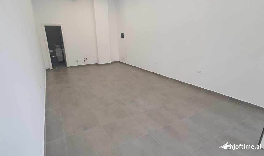 Jepet me Qera Dyqani , Rruga Demokracia Kamez