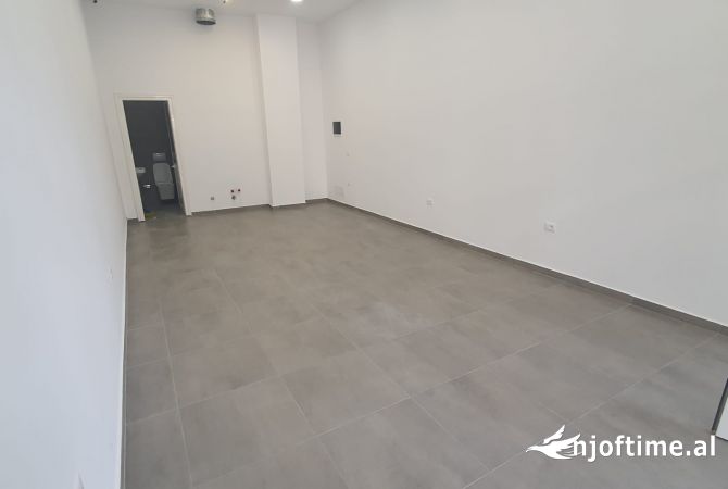 Jepet me Qera Dyqani , Rruga Demokracia Kamez