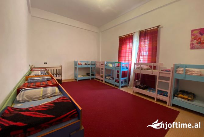 Ambiente Commerciale in Affitto 3+1 a Tirana - 800 Euro