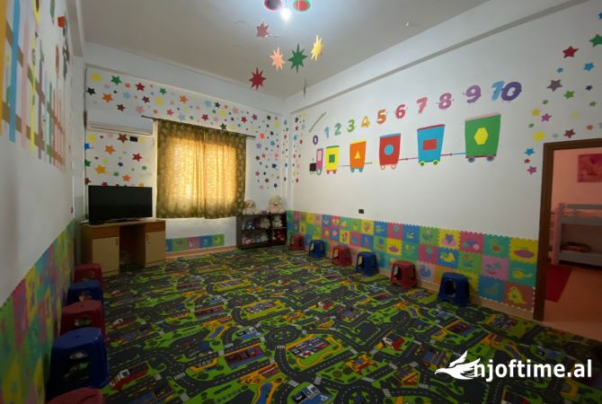 Ambiente Commerciale in Affitto 3+1 a Tirana - 800 Euro