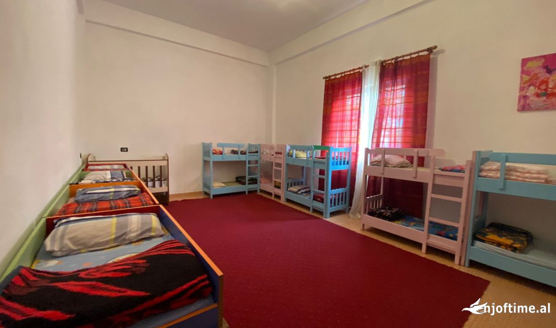 Jepet me Qera Ambjent per kopesht privat ne Laprake 