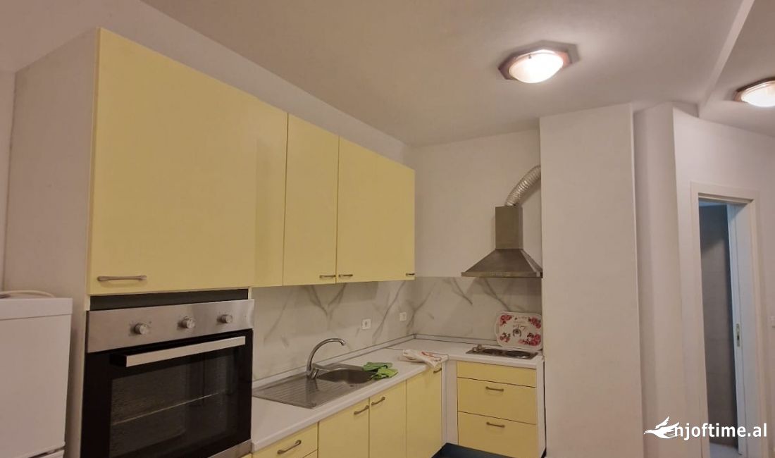 Appartamento in affitto a Tirana 1+1, Arredato