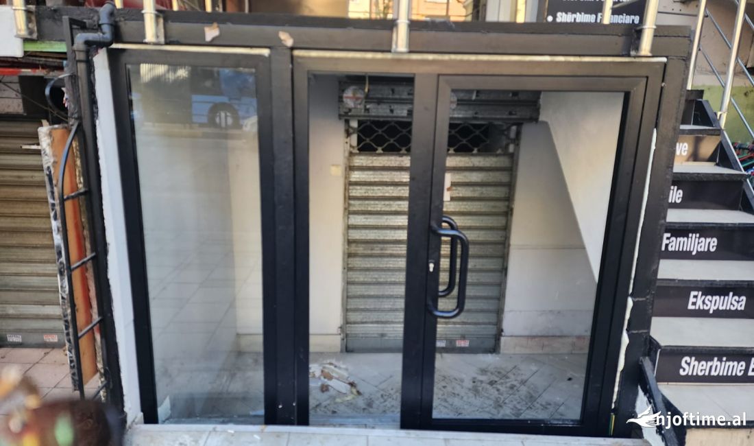 Jepet me Qera Dyqani  Prane Stacionit Te Trenit