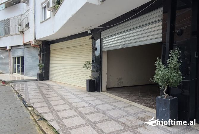 Ambiente Commerciale in Affitto 3+1 a Tirana - 300 Euro
