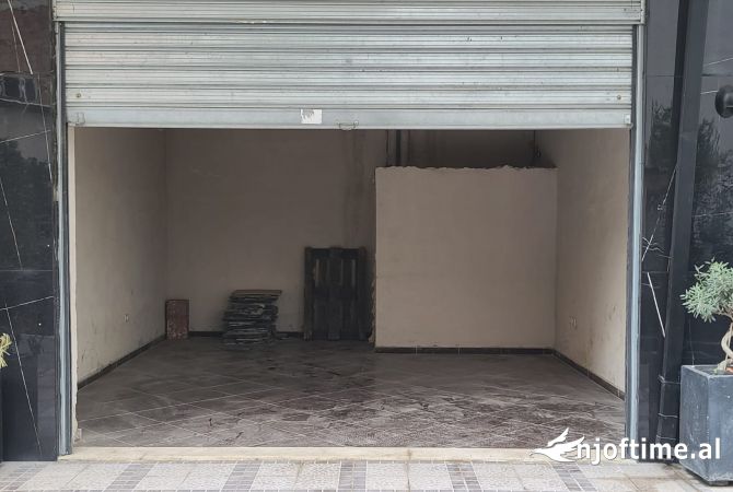 Ambiente Commerciale in Affitto 3+1 a Tirana - 300 Euro