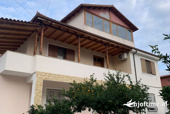 Shtepi ne shitje Shtepi Private ne Berat, 3+1, Mobilimi E mobiluar, Pagesa 160,000  Euro.