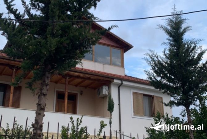 Shtepi ne shitje Shtepi Private ne Berat, 3+1, Mobilimi E mobiluar, Pagesa 160,000  Euro.