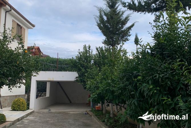 Shtepi ne shitje Shtepi Private ne Berat, 3+1, Mobilimi E mobiluar, Pagesa 160,000  Euro.