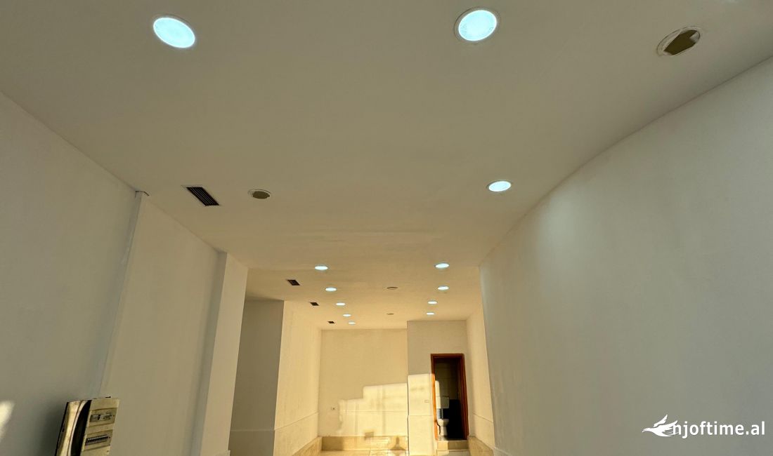 Jepet  Ambjent Biznesi me Qera Tek Ambasada Amerikane