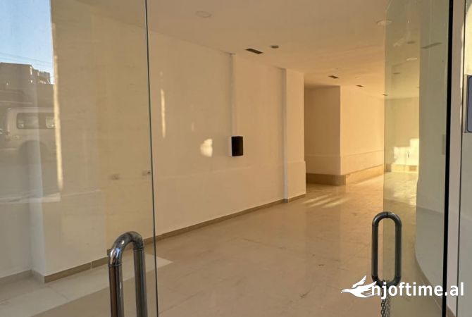 Jepet  Ambjent Biznesi me Qera Tek Ambasada Amerikane