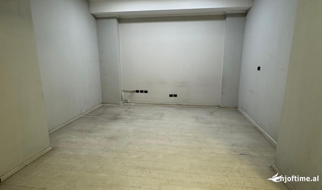 Jepet Dyqan me Qera Tek Rruga e Elbasanit