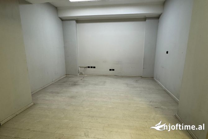 Jepet Dyqan me Qera Tek Rruga e Elbasanit