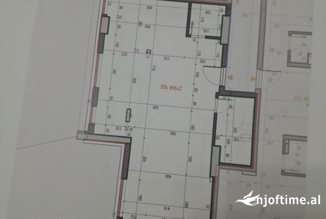 JEPET AMBJENT BIZNESI NE SHITJE NE RRUGEN DRITAN HOXHA.