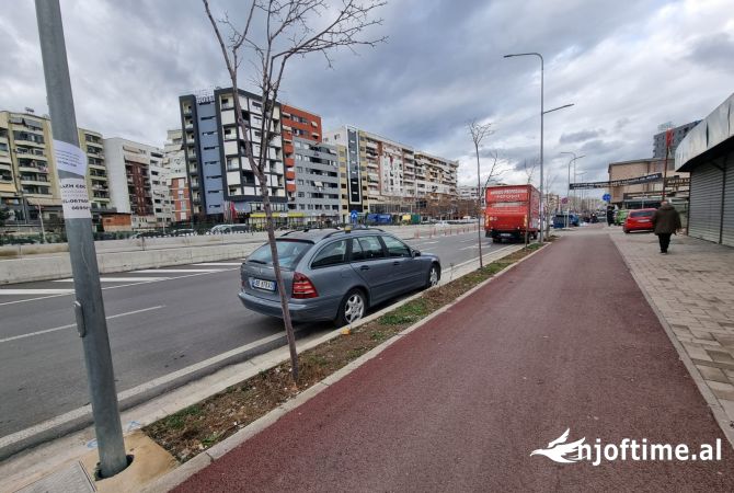 Ambiente Commerciale in Affitto 1+1 a Tirana - 600 Euro