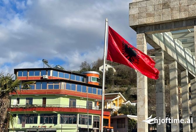 Ambiente Commerciale in Affitto 5+1 a Alessio - 3,000 Euro