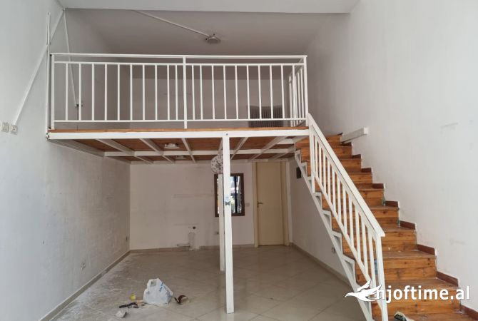 Ambiente Commerciale in Affitto 3+1 a Tirana - 500 Euro