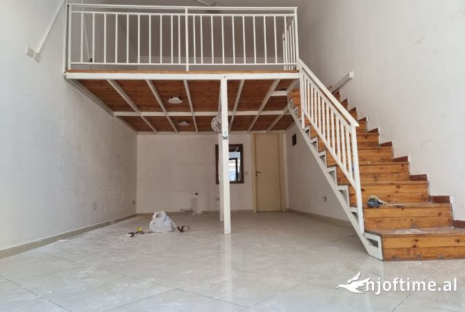 Ambiente Commerciale in Affitto 3+1 a Tirana - 500 Euro