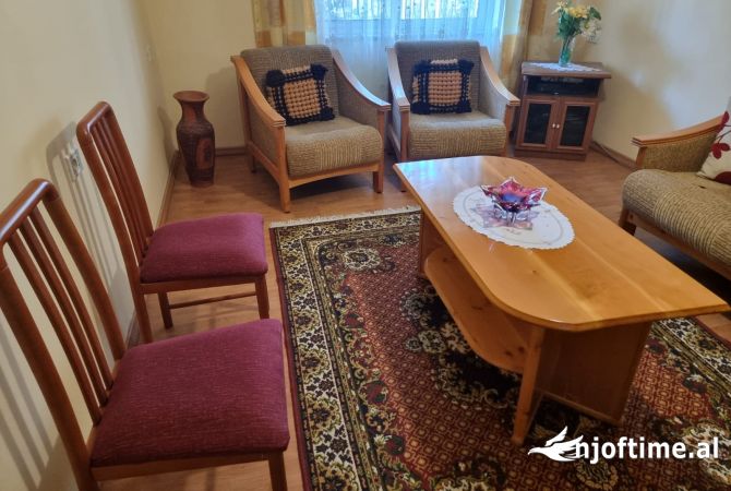 Ambiente Commerciale in Affitto 3+1 a Tirana - 200 Euro