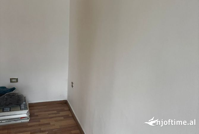 Ambiente Commerciale in Affitto 1+1 a Tirana - 3,000 Euro