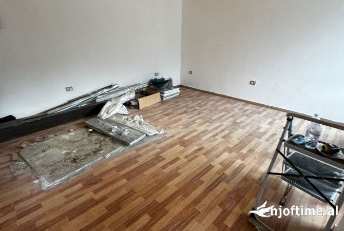 Ambiente Commerciale in Affitto 1+1 a Tirana - 3,000 Euro
