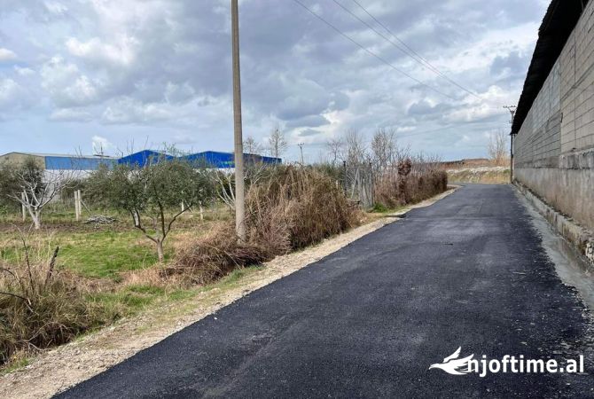 Truall ose Toke ne Berat - 22,000 Euro